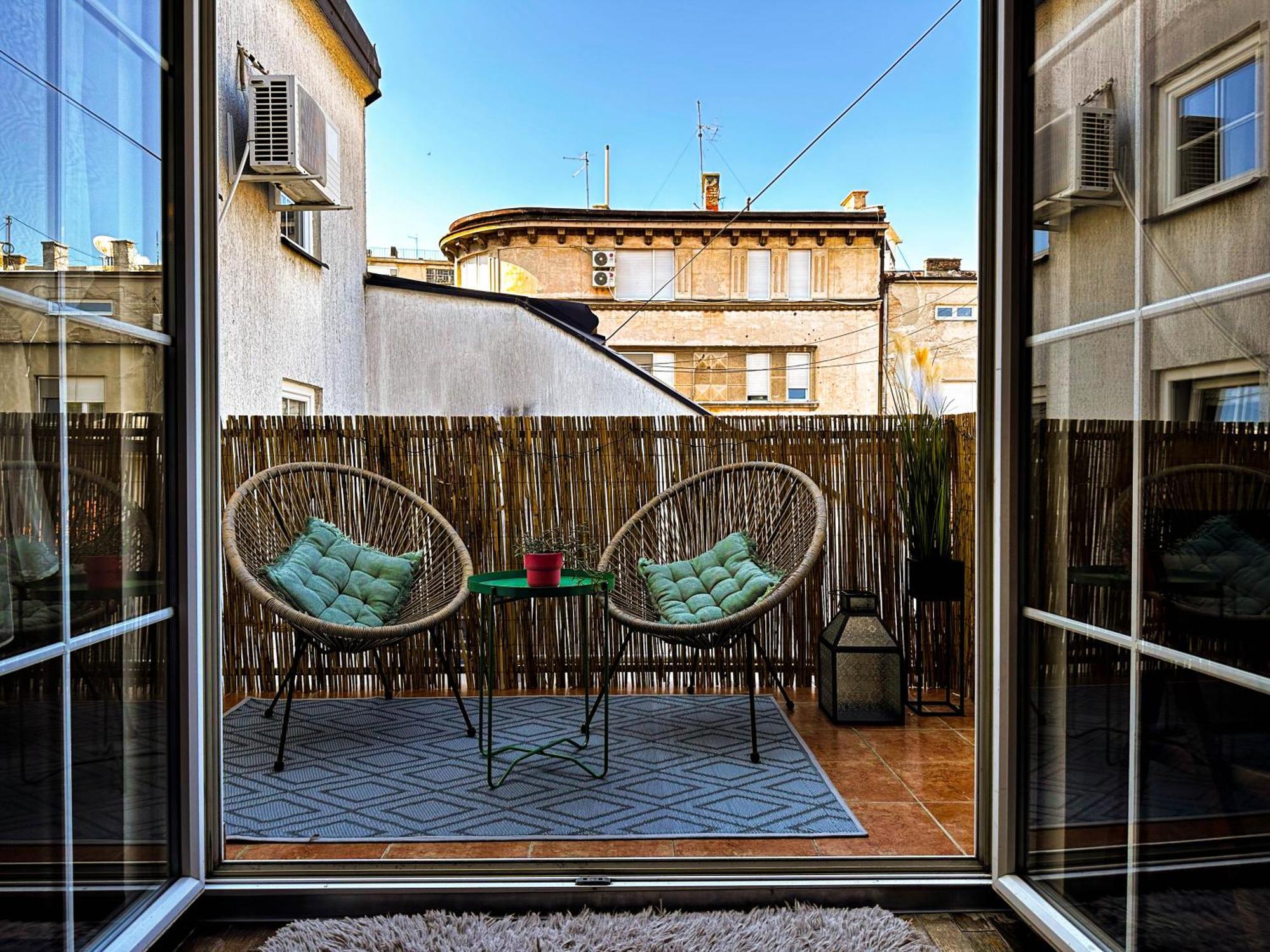 Apartamento Family Penthouse Old Town Heart Renovated Belgrado Exterior foto
